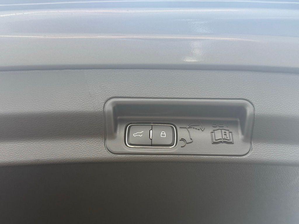 new 2025 Ford Explorer car, priced at $39,777