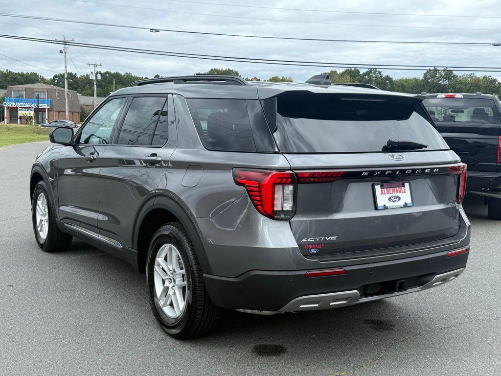 new 2025 Ford Explorer car, priced at $39,777
