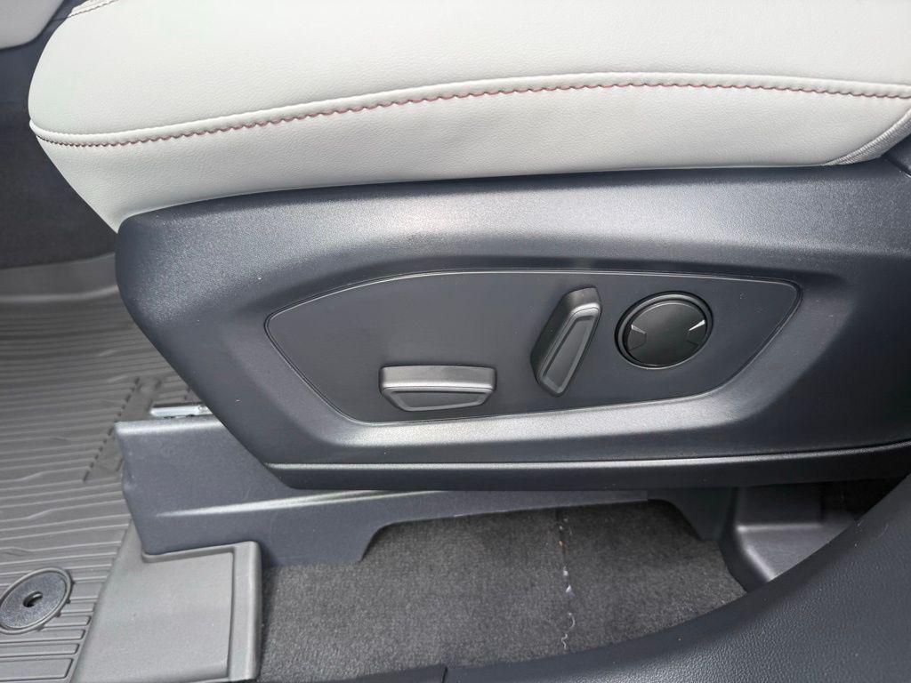 new 2025 Ford Explorer car, priced at $39,777