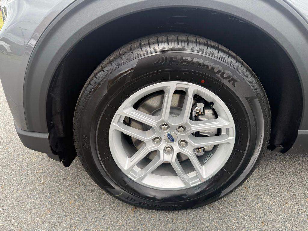 new 2025 Ford Explorer car, priced at $39,777