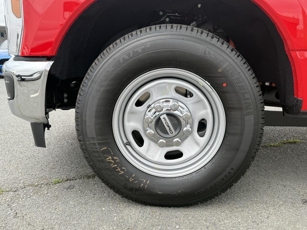 new 2025 Ford F-250 car, priced at $58,277