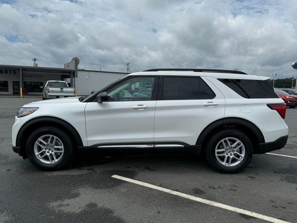 new 2025 Ford Explorer car, priced at $40,277