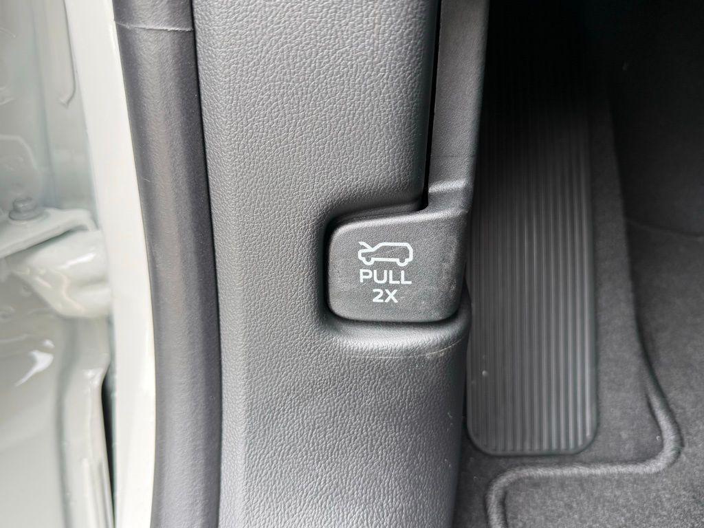 new 2025 Ford Explorer car, priced at $40,277