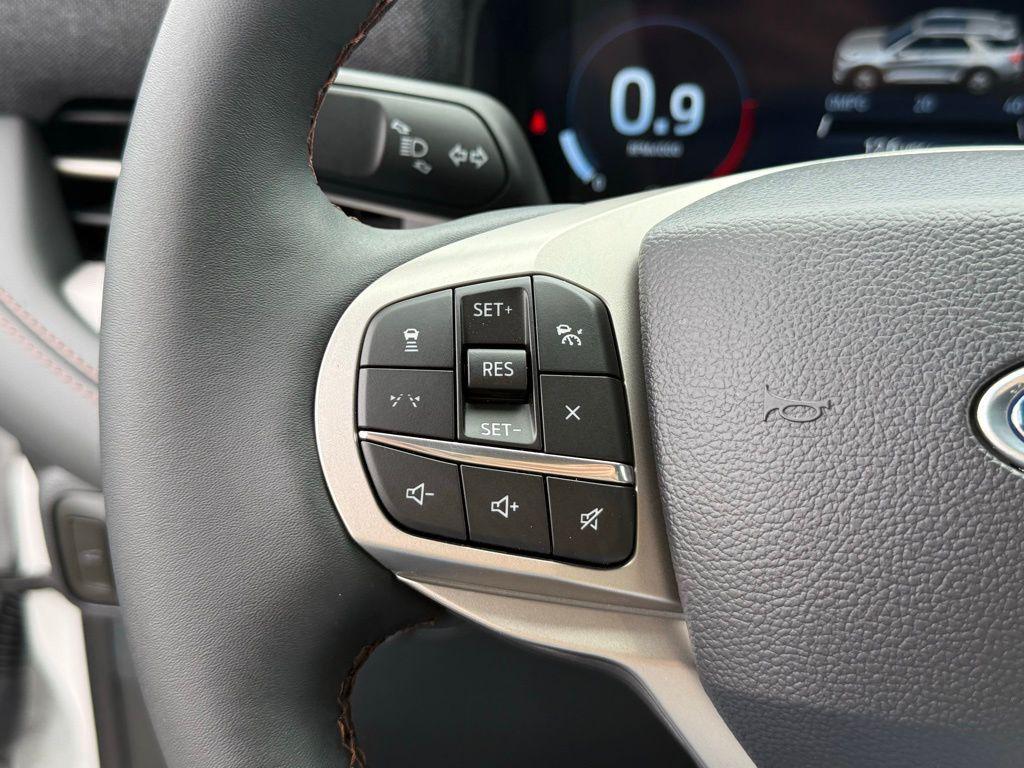 new 2025 Ford Explorer car, priced at $40,277