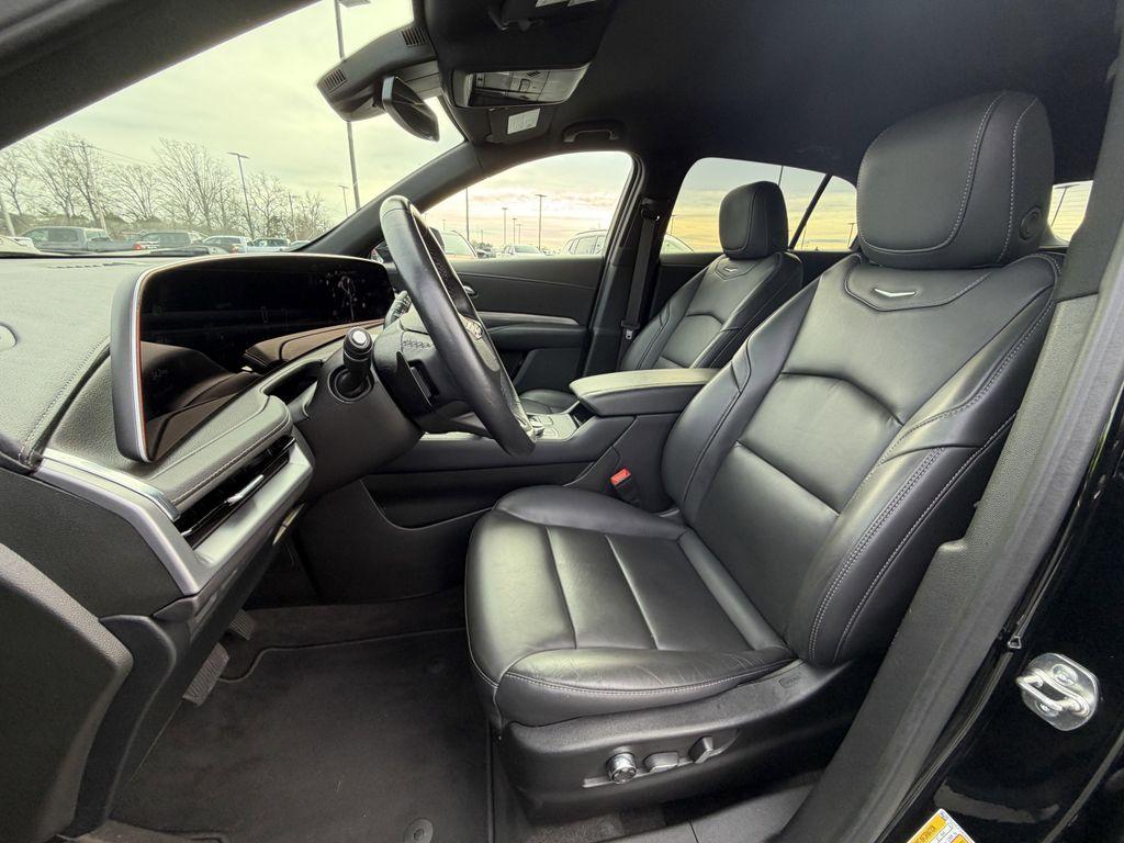 used 2025 Cadillac XT4 car, priced at $35,482