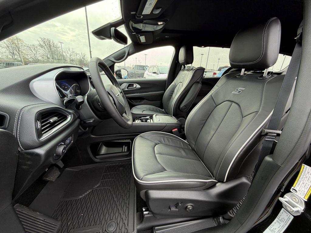 new 2026 Chrysler Pacifica car, priced at $58,845