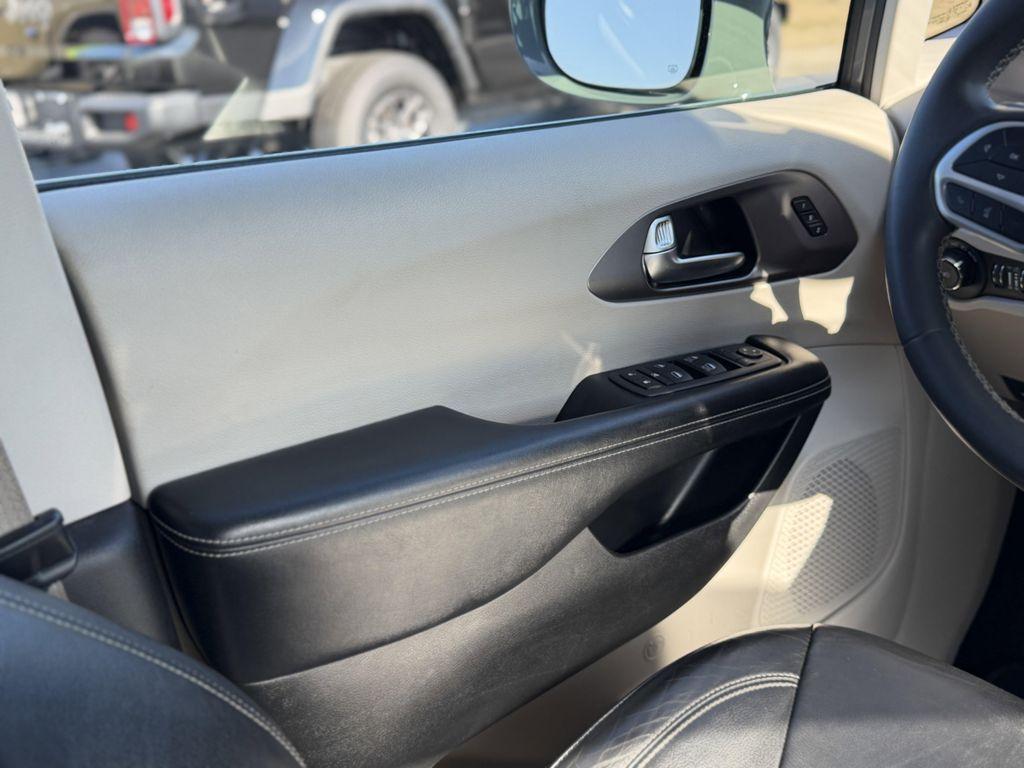 used 2022 Chrysler Pacifica car, priced at $23,311