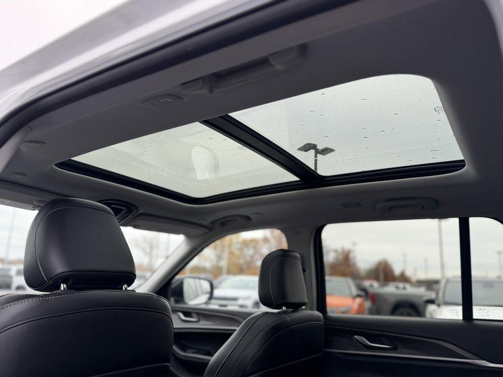 used 2023 Jeep Grand Cherokee car, priced at $30,900