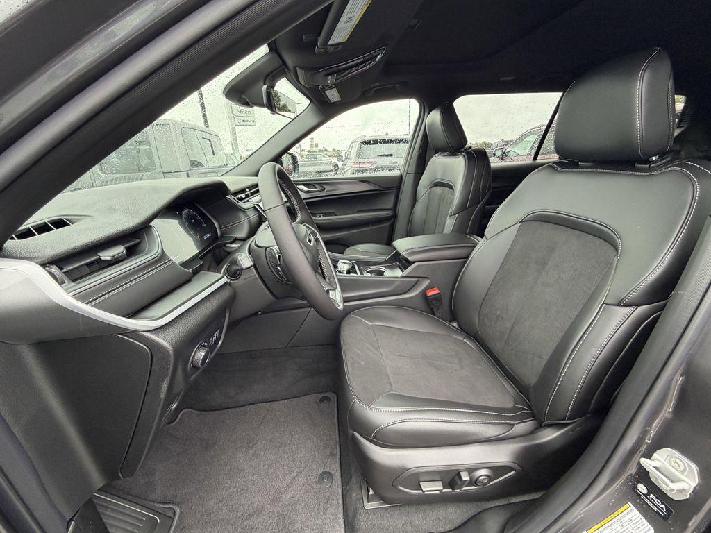 new 2025 Jeep Grand Cherokee L car, priced at $45,568