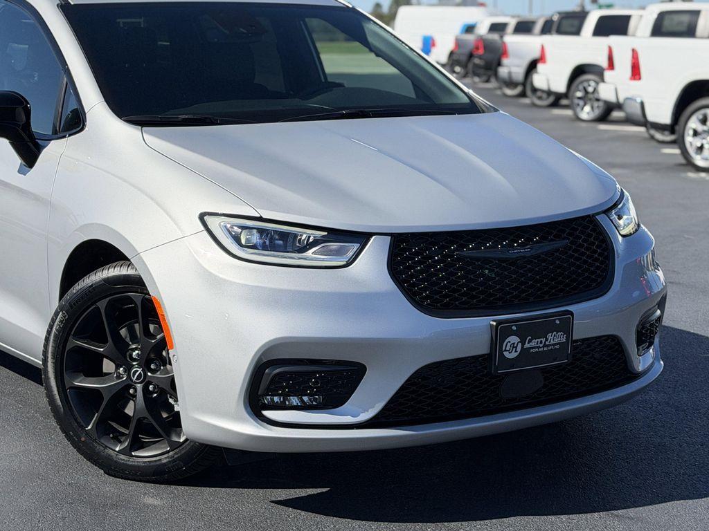 new 2026 Chrysler Pacifica car, priced at $47,250