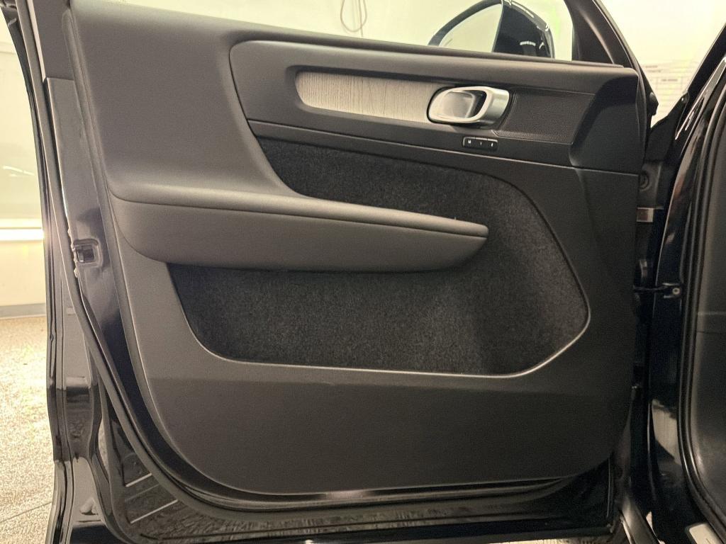 used 2025 Volvo XC40 car, priced at $31,222