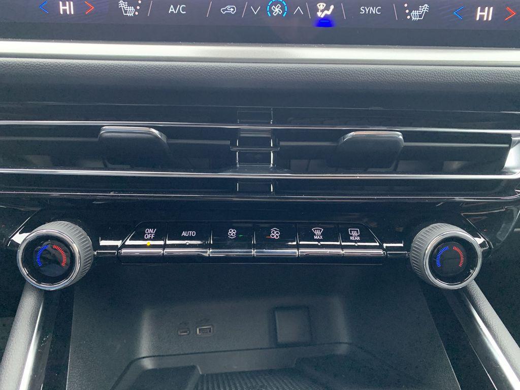 new 2026 Chevrolet Traverse car, priced at $43,117