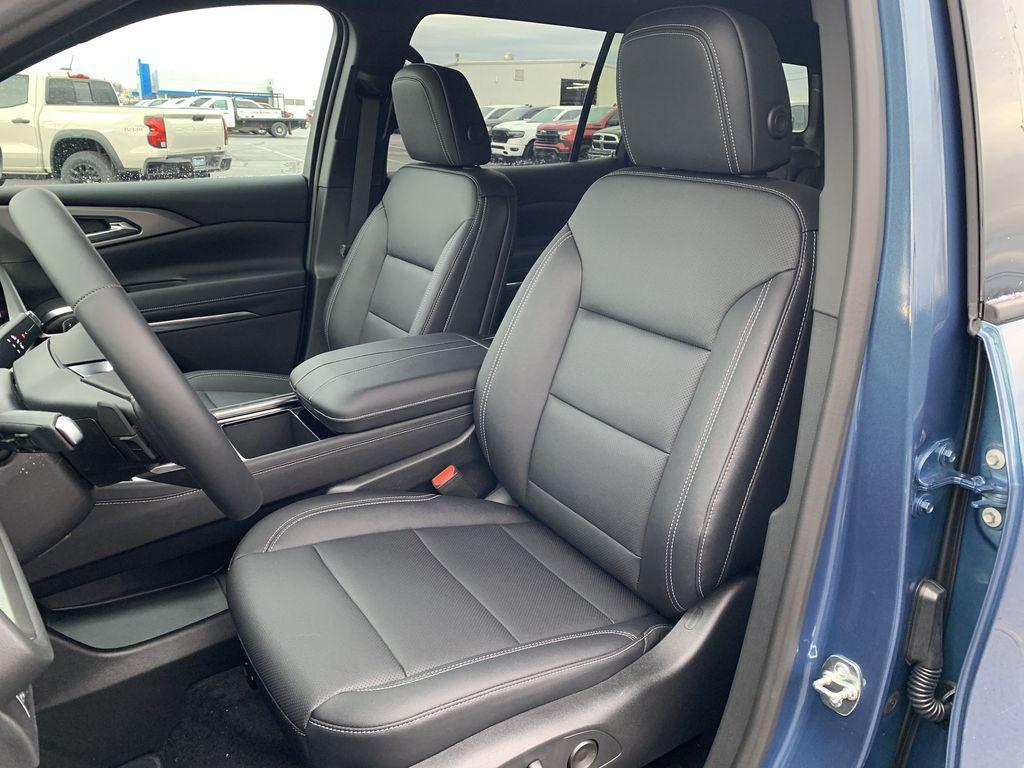 new 2026 Chevrolet Traverse car, priced at $43,117