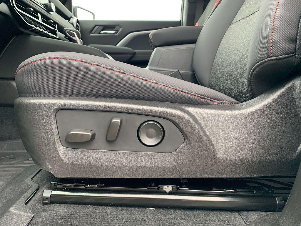 new 2025 Chevrolet Colorado car, priced at $49,002