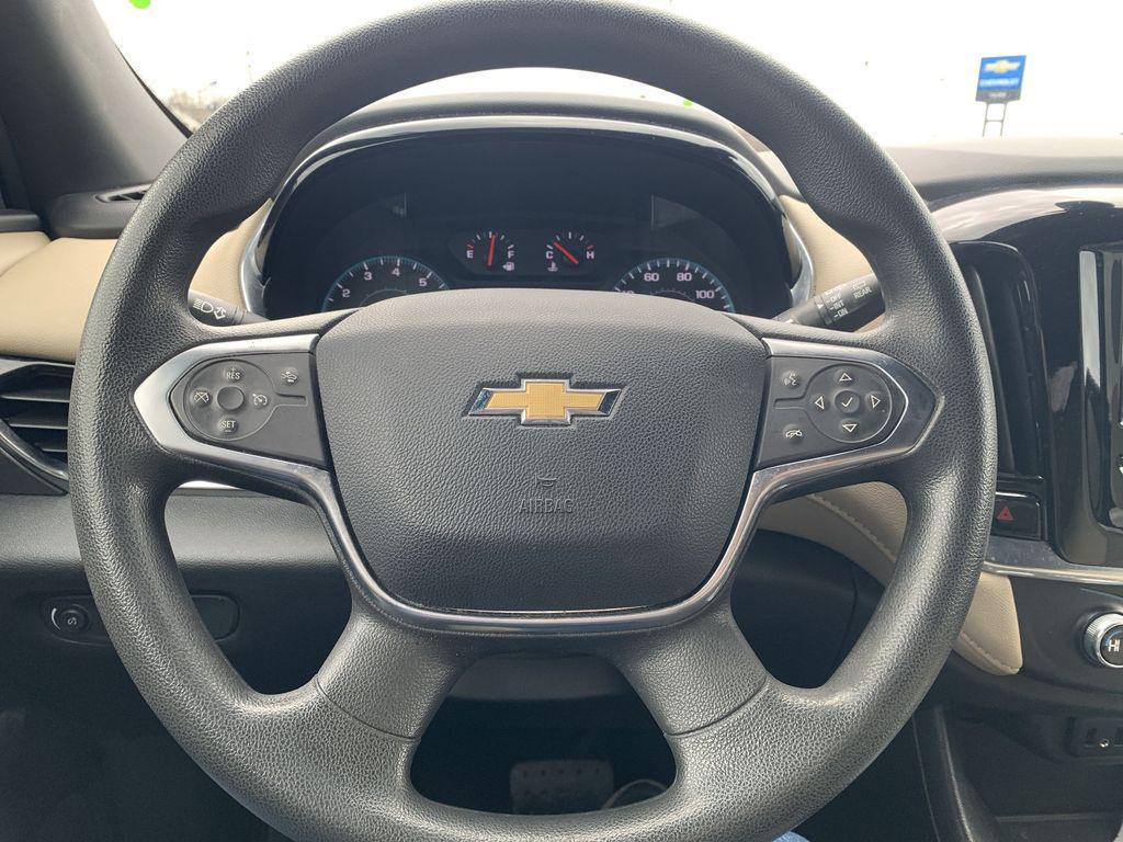 used 2023 Chevrolet Traverse car, priced at $28,900