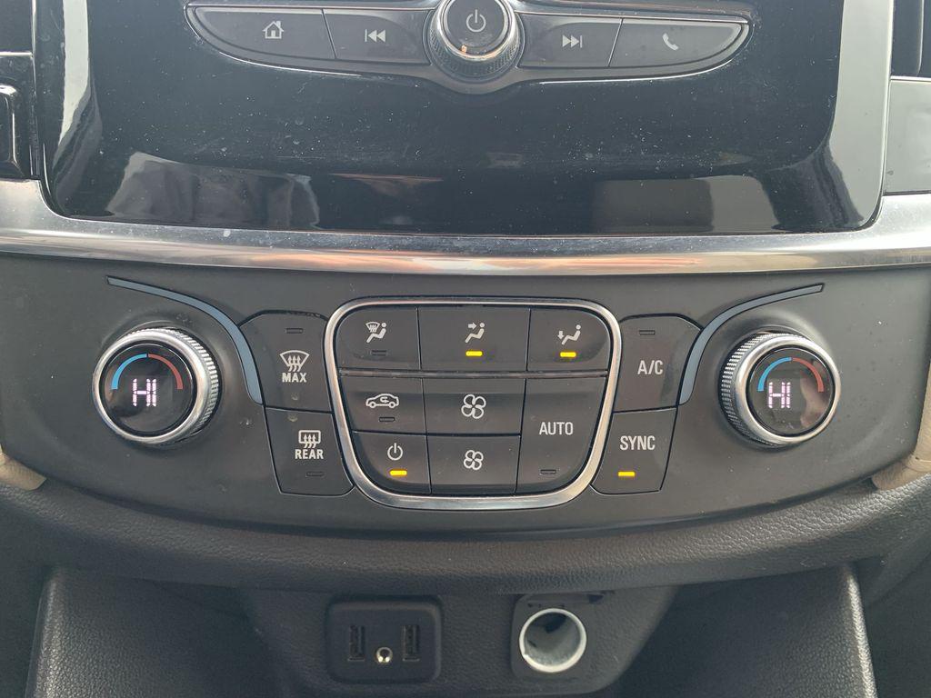 used 2023 Chevrolet Traverse car, priced at $28,900