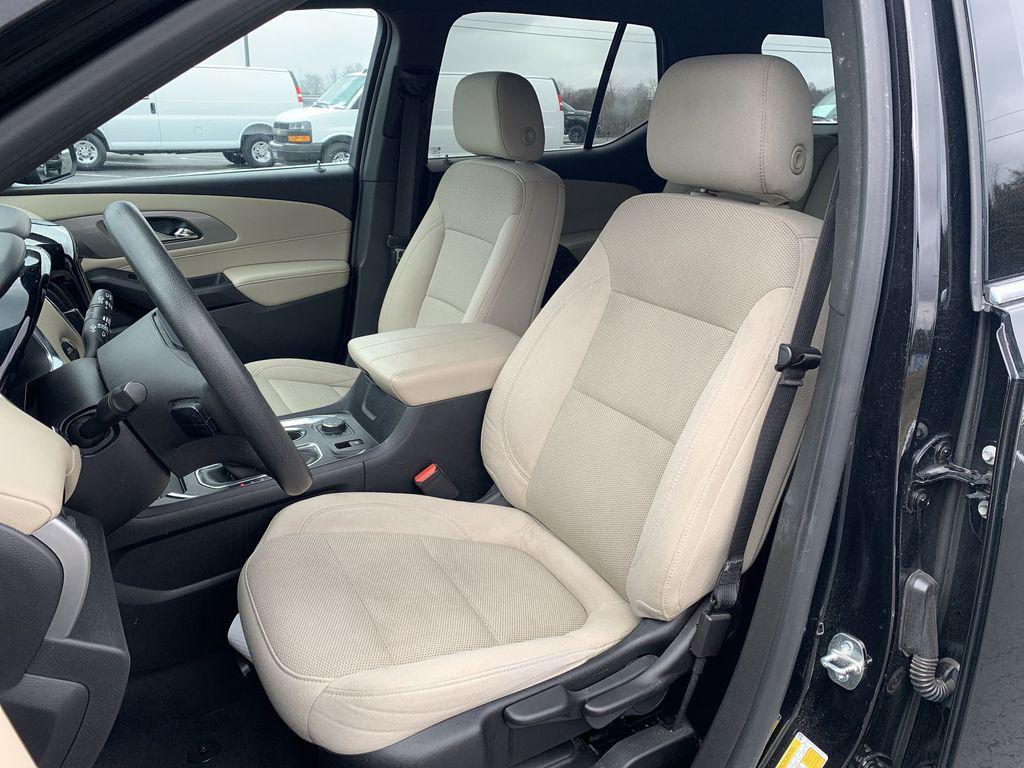 used 2023 Chevrolet Traverse car, priced at $28,900