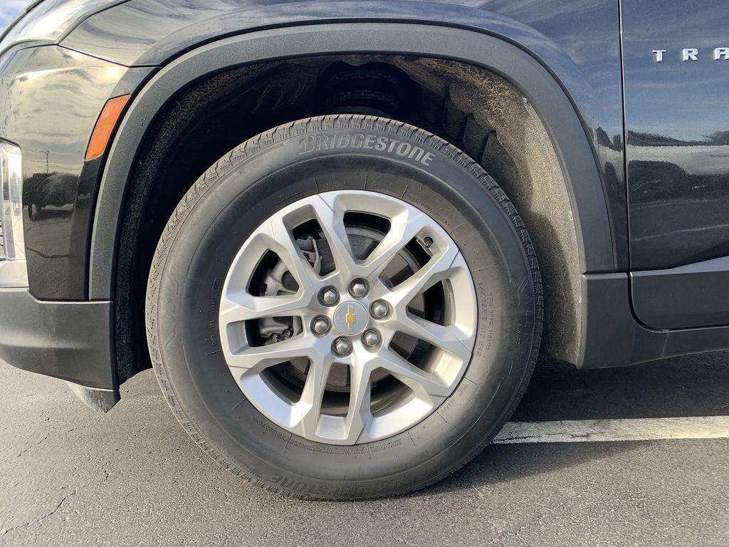 used 2023 Chevrolet Traverse car, priced at $28,900