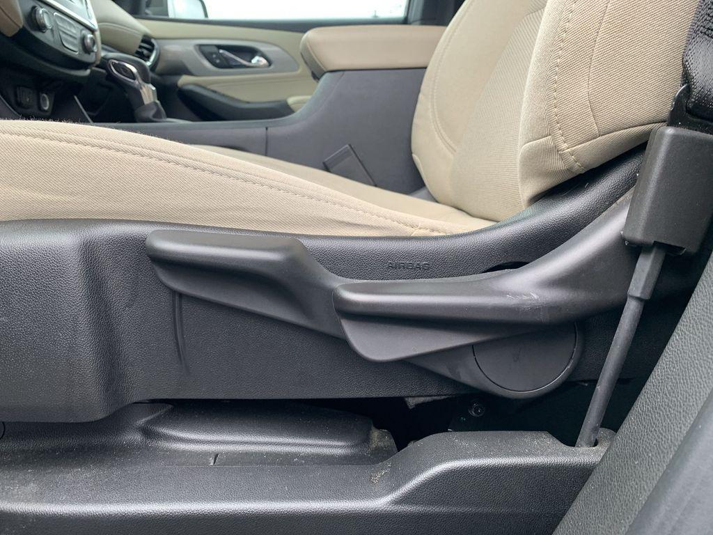 used 2023 Chevrolet Traverse car, priced at $28,900