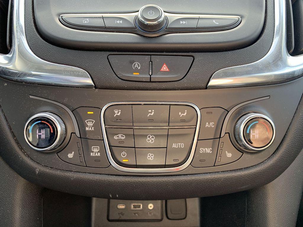 used 2024 Chevrolet Equinox car, priced at $26,912