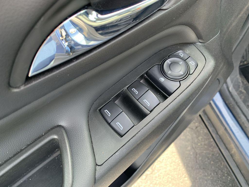 used 2024 Chevrolet Equinox car, priced at $26,912