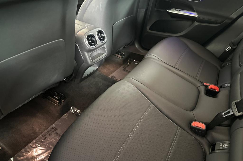 Mercedes-Benz GLC view 11