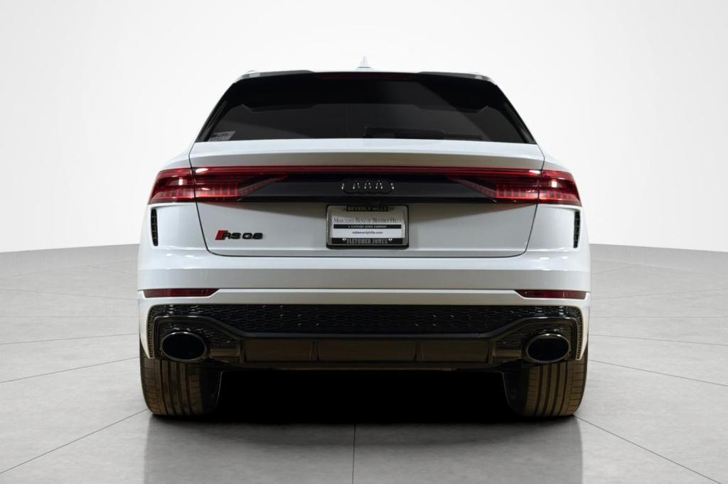 Audi RS Q8 view 4