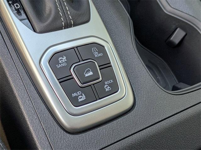 new 2026 Nissan Frontier car, priced at $40,305