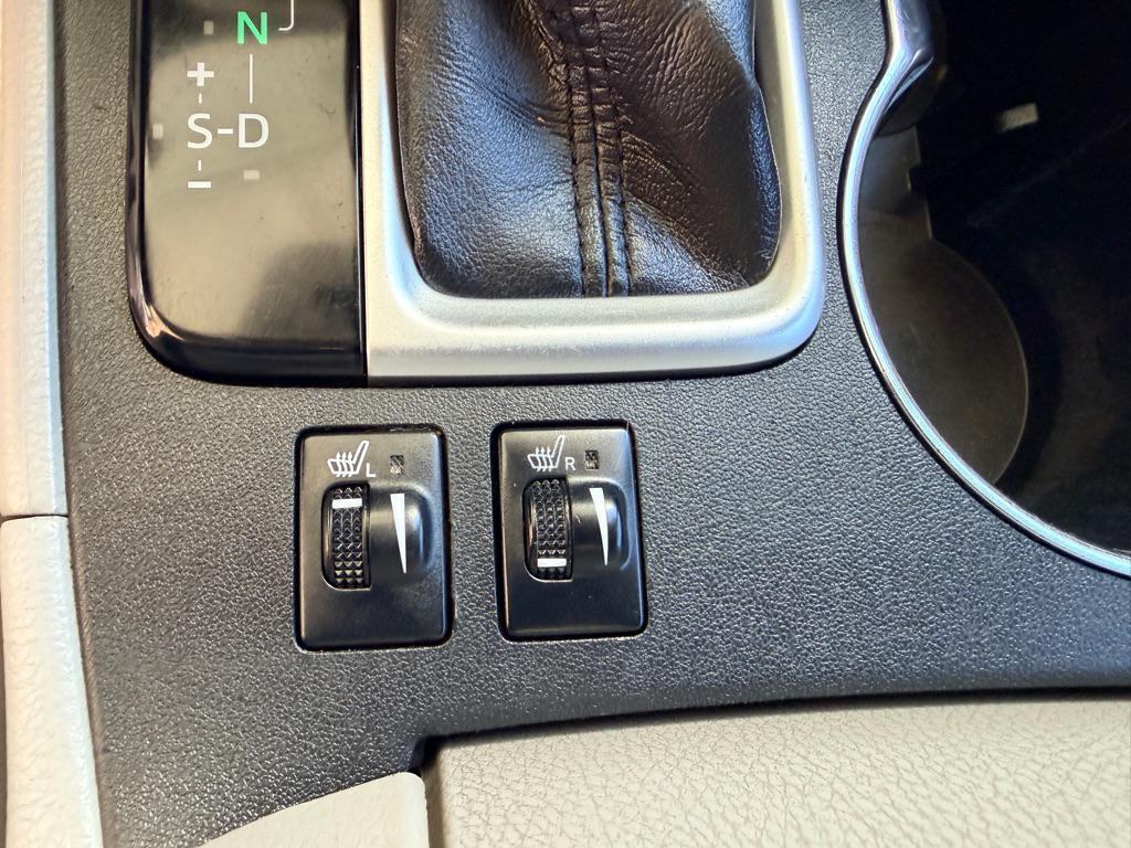 used 2014 Toyota Highlander car, priced at $12,995