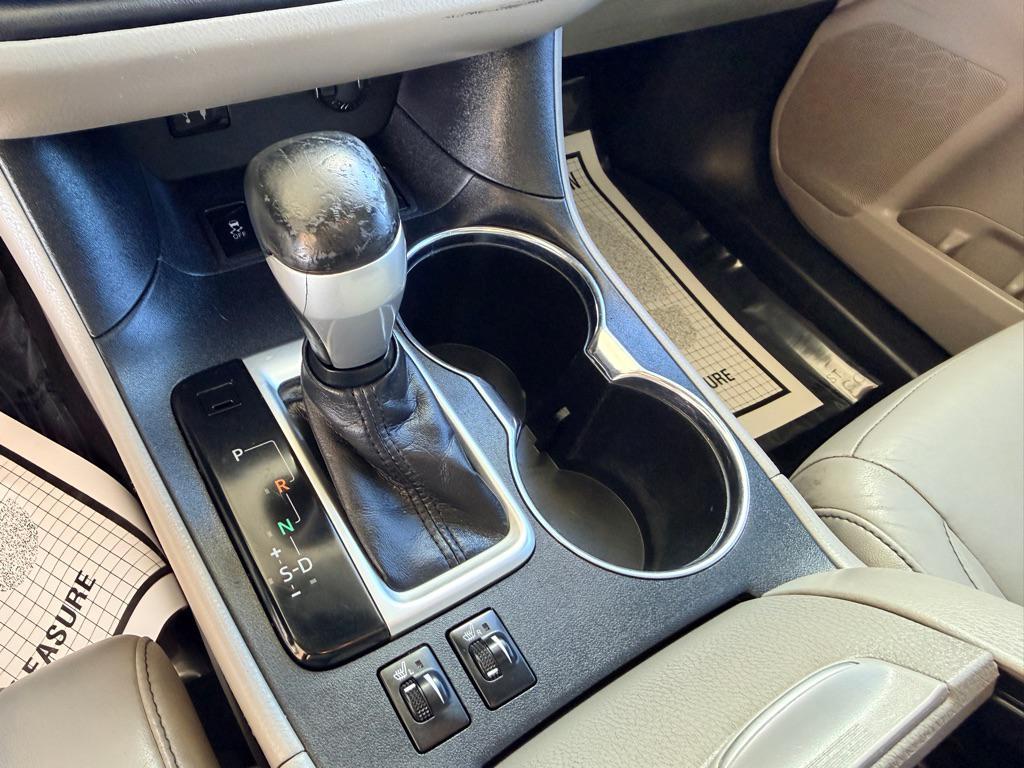 used 2014 Toyota Highlander car, priced at $12,995