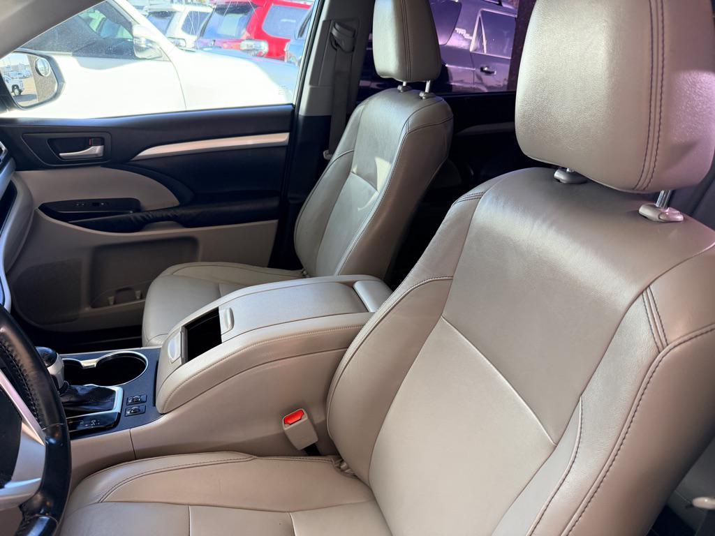 used 2014 Toyota Highlander car, priced at $12,995