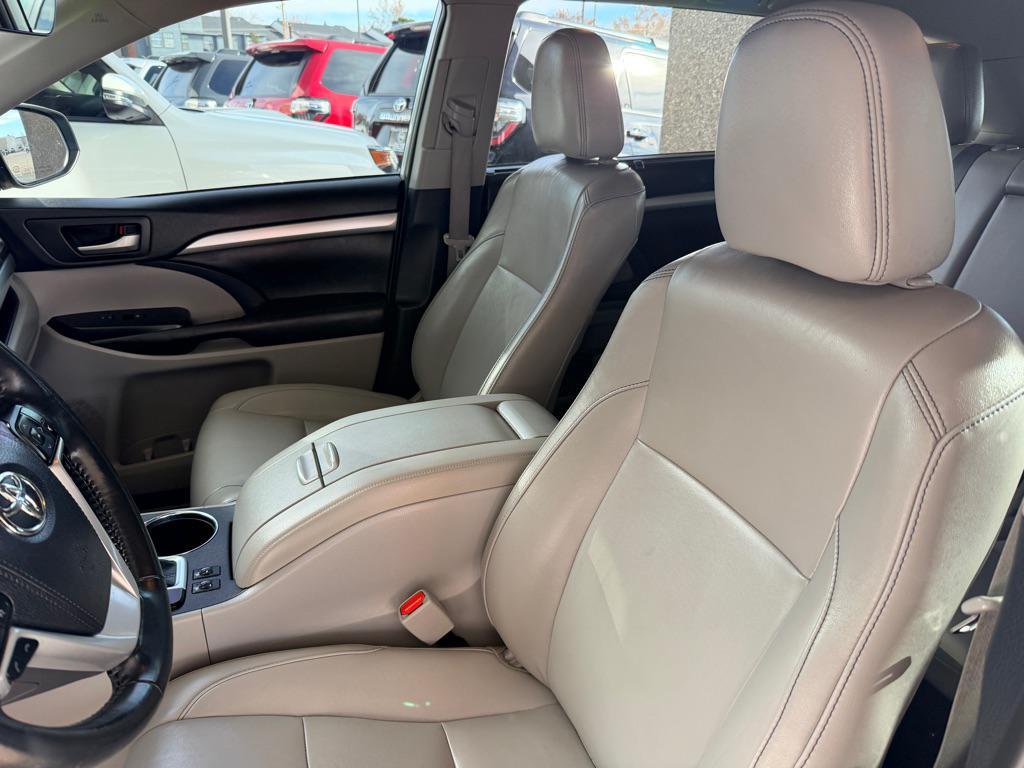 used 2019 Toyota Highlander car, priced at $24,995