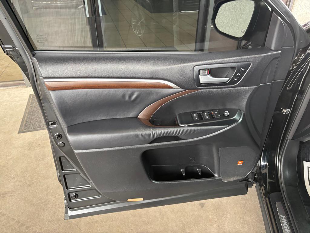 used 2014 Toyota Highlander car, priced at $16,995
