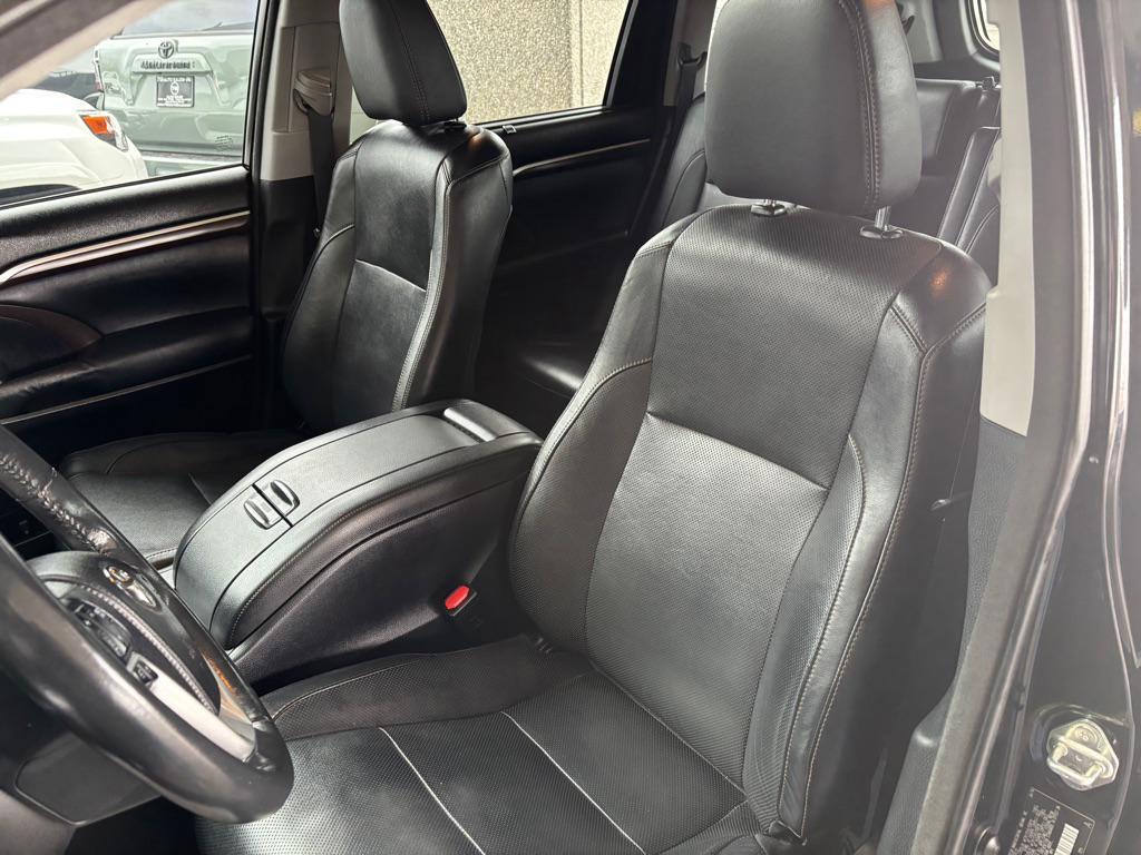 used 2014 Toyota Highlander car, priced at $16,995