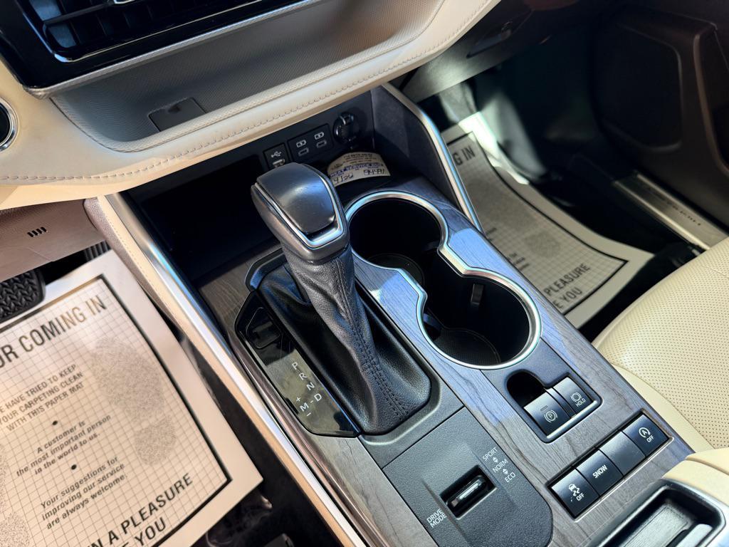 used 2022 Toyota Highlander car, priced at $31,995