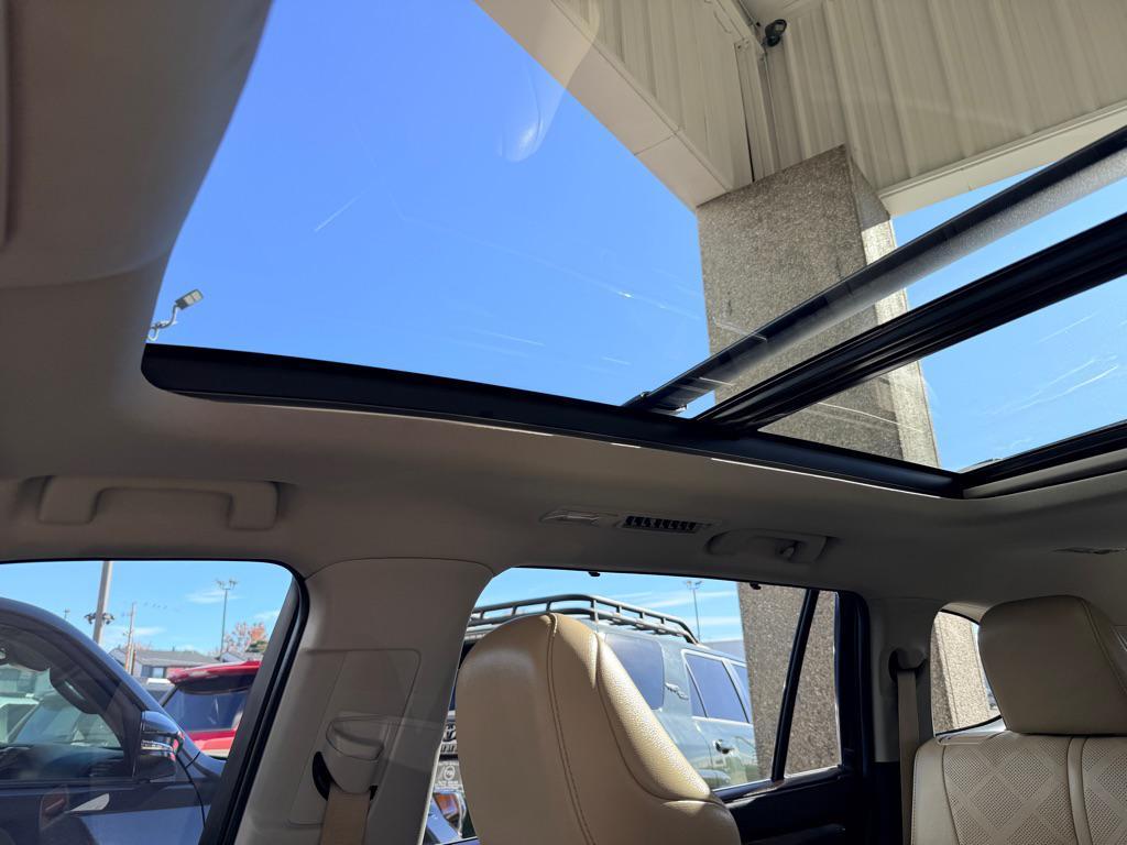 used 2022 Toyota Highlander car, priced at $31,995