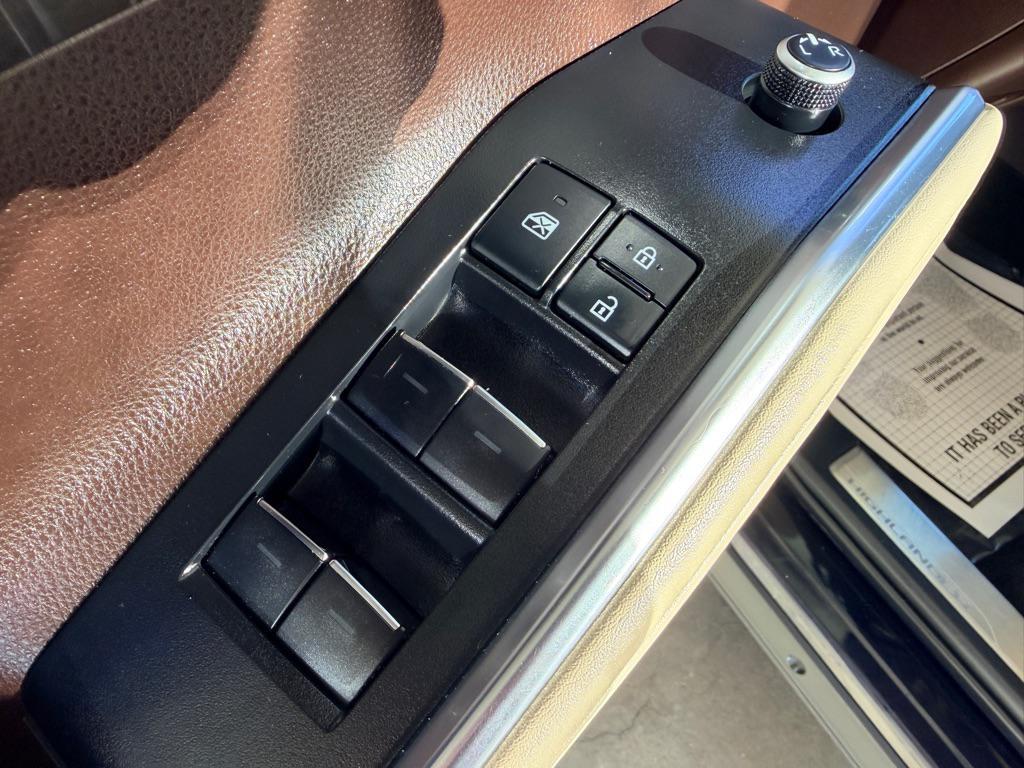 used 2022 Toyota Highlander car, priced at $31,995