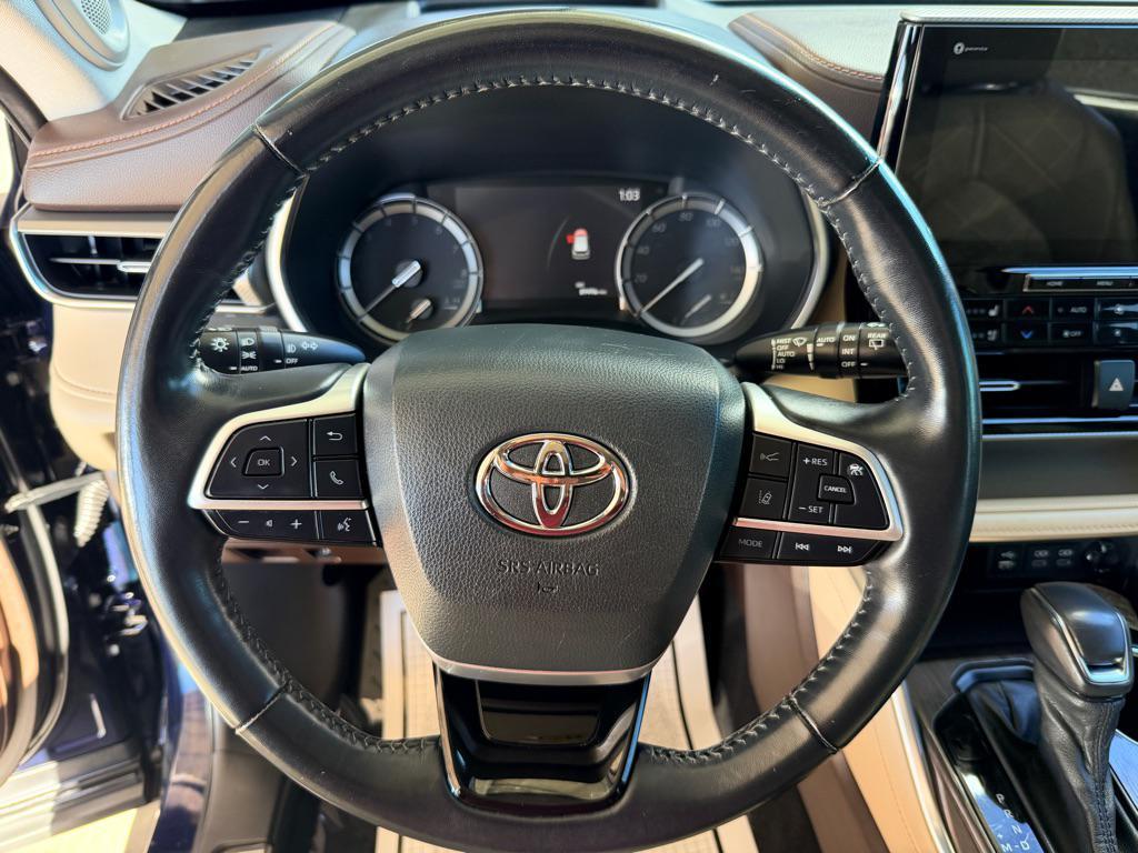used 2022 Toyota Highlander car, priced at $31,995