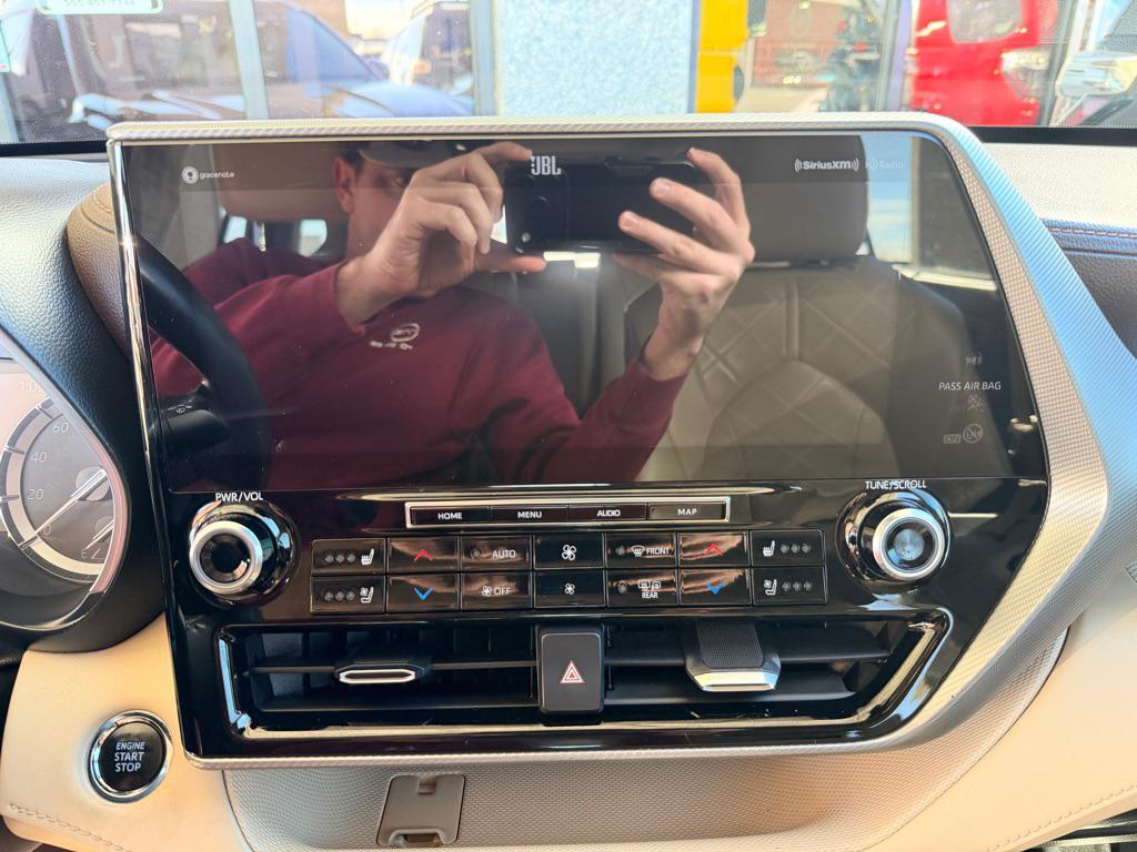 used 2022 Toyota Highlander car, priced at $31,995