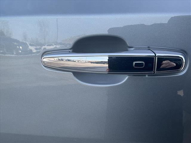 used 2023 Chevrolet Traverse car, priced at $30,614