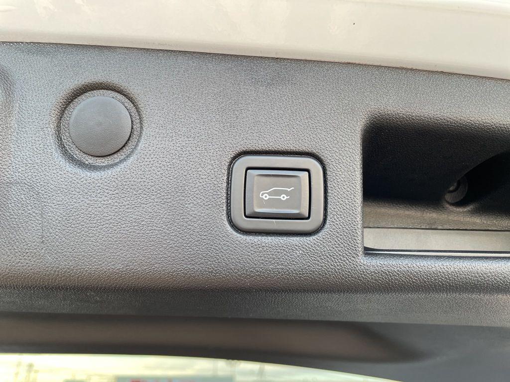 used 2020 Chevrolet Equinox car, priced at $16,085