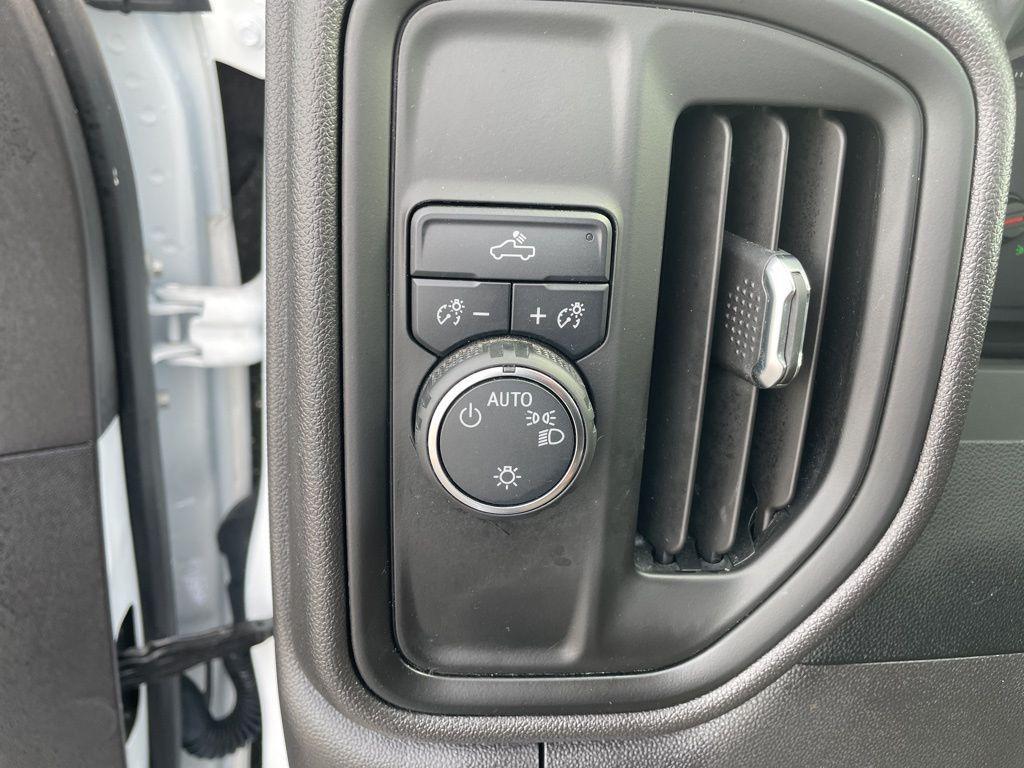 used 2024 Chevrolet Silverado 1500 car, priced at $27,712