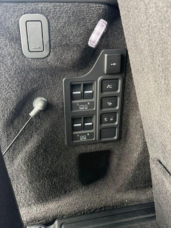 used 2023 Land Rover Discovery car, priced at $46,995