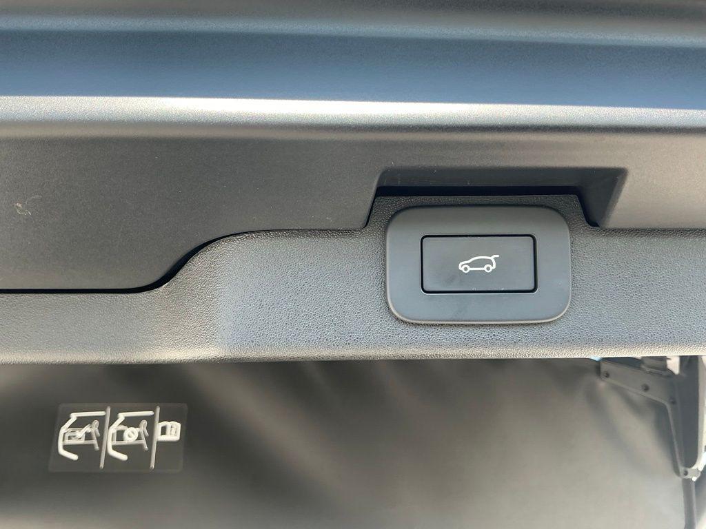 used 2023 Land Rover Discovery car, priced at $44,197