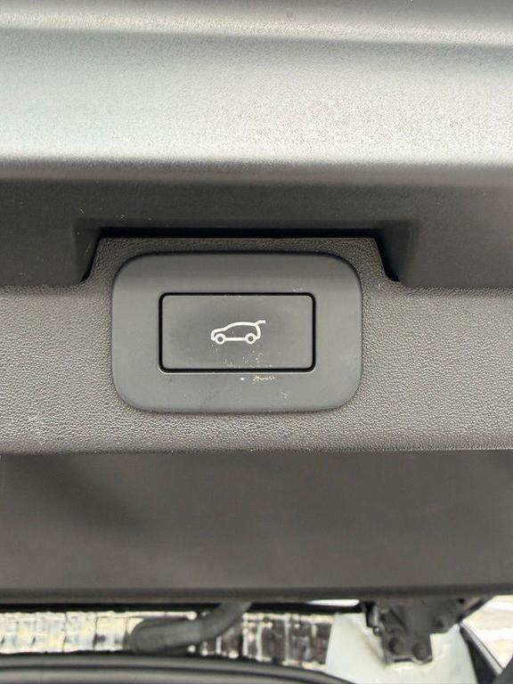 used 2023 Land Rover Discovery car, priced at $46,995