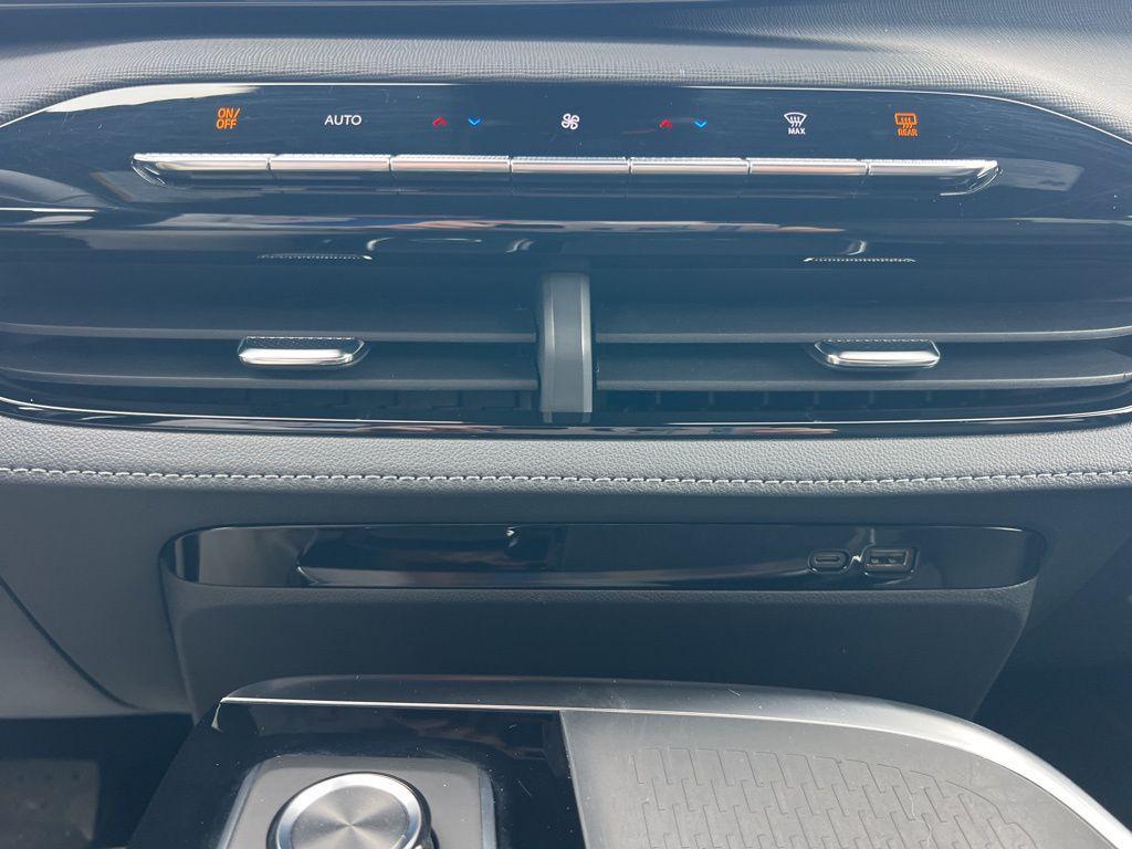 used 2025 Buick Enclave car, priced at $39,161