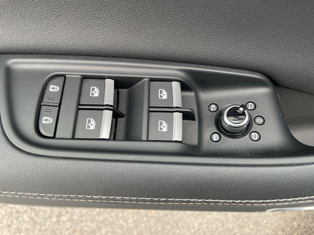 used 2025 Audi Q7 car, priced at $44,396