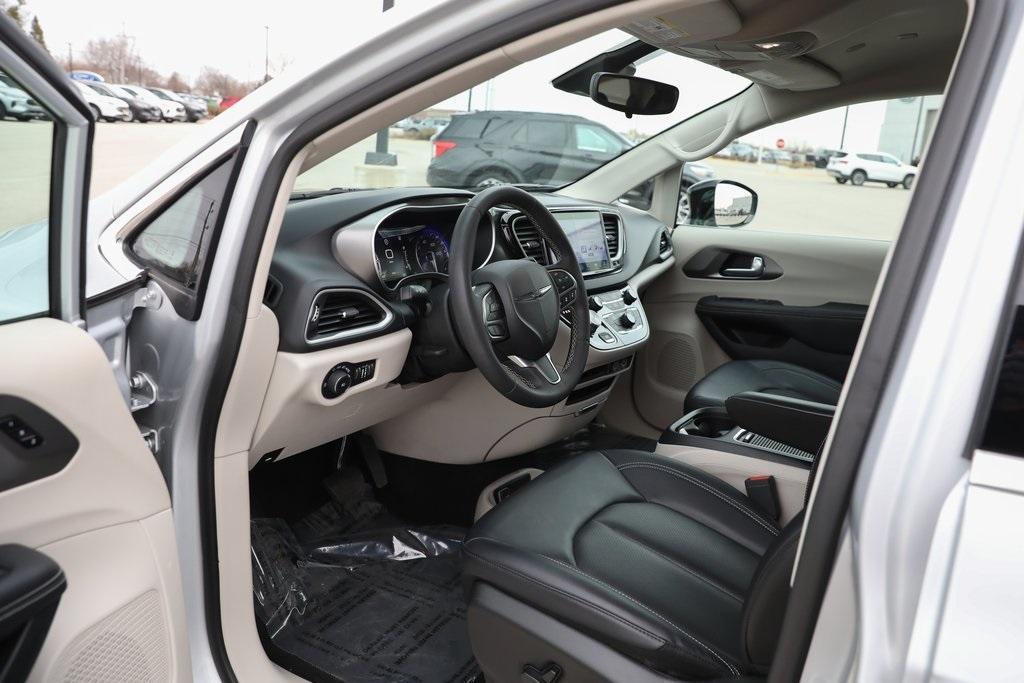 used 2024 Chrysler Pacifica car, priced at $25,795