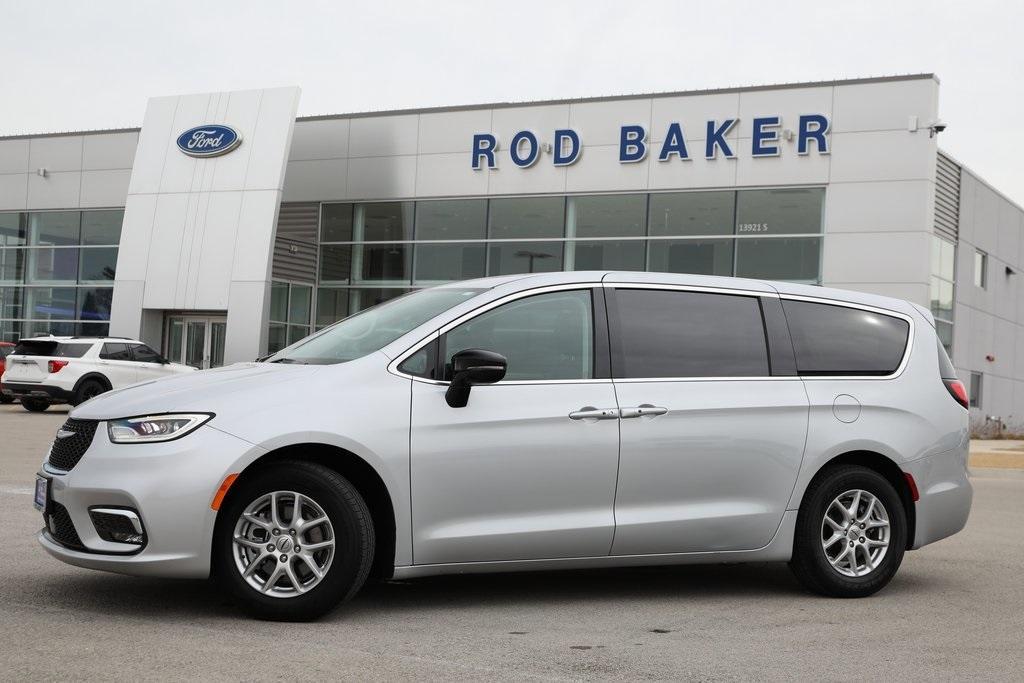 used 2024 Chrysler Pacifica car, priced at $25,795