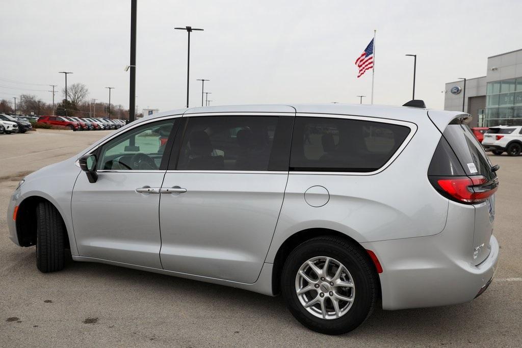used 2024 Chrysler Pacifica car, priced at $25,795